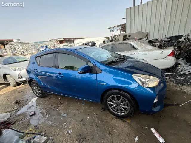 Toyota Aqua 2014 · 1.5 AT