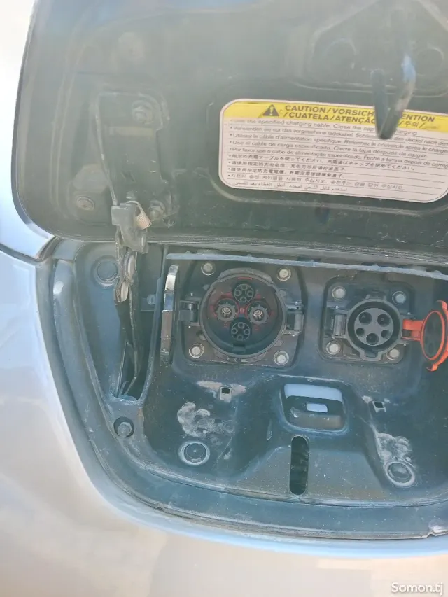 Nissan Leaf 2011 · AMT