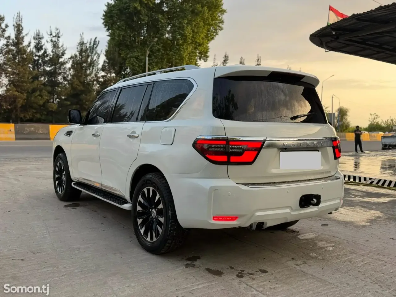 Nissan Patrol 2014 · 5.7 AT