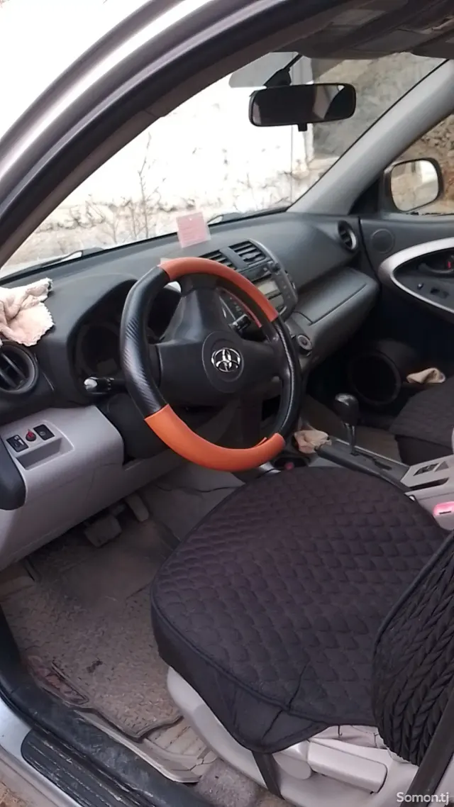 Toyota RAV 4 2006 · 2.4 AT