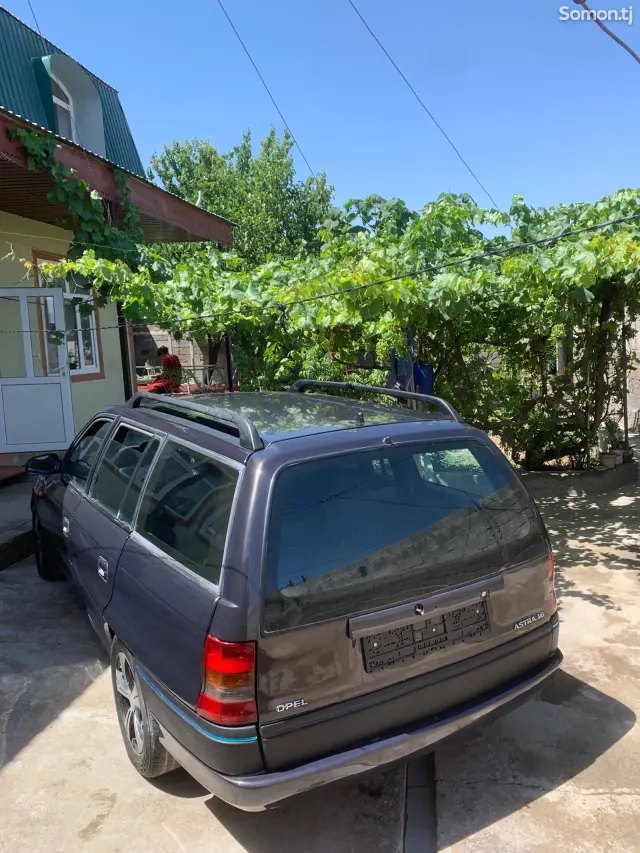 Opel Astra F 1996 · 1.6 MT