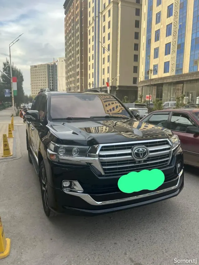 Toyota Land Cruiser 2017 · 4.4 AT