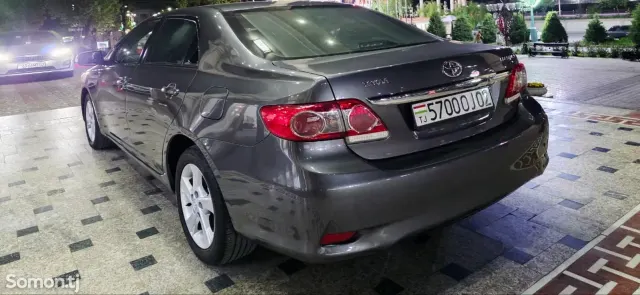 Toyota Camry 2011 · 1.6 MT