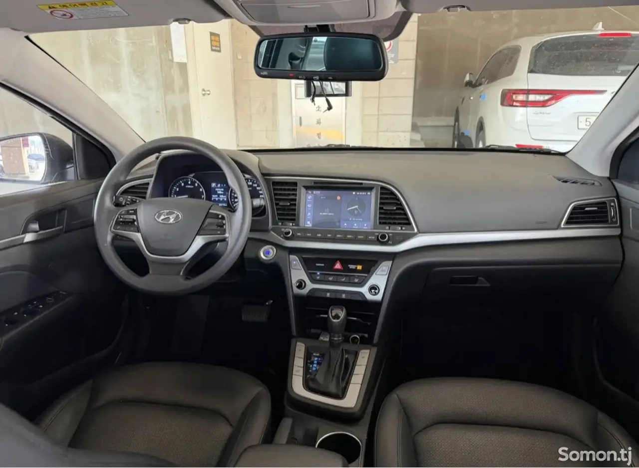 Hyundai Avante 2017 · 1.6 AT