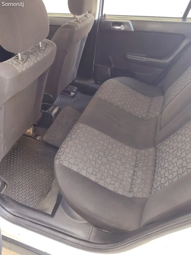 Opel Astra G 1999 · 1.6 MT