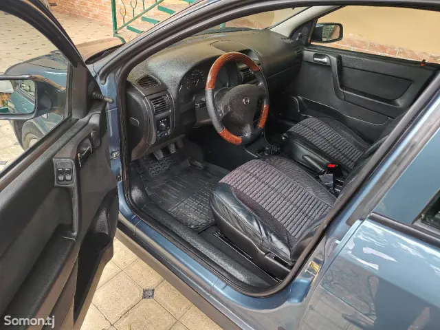 Opel Astra G 1998 · 1.6 MT