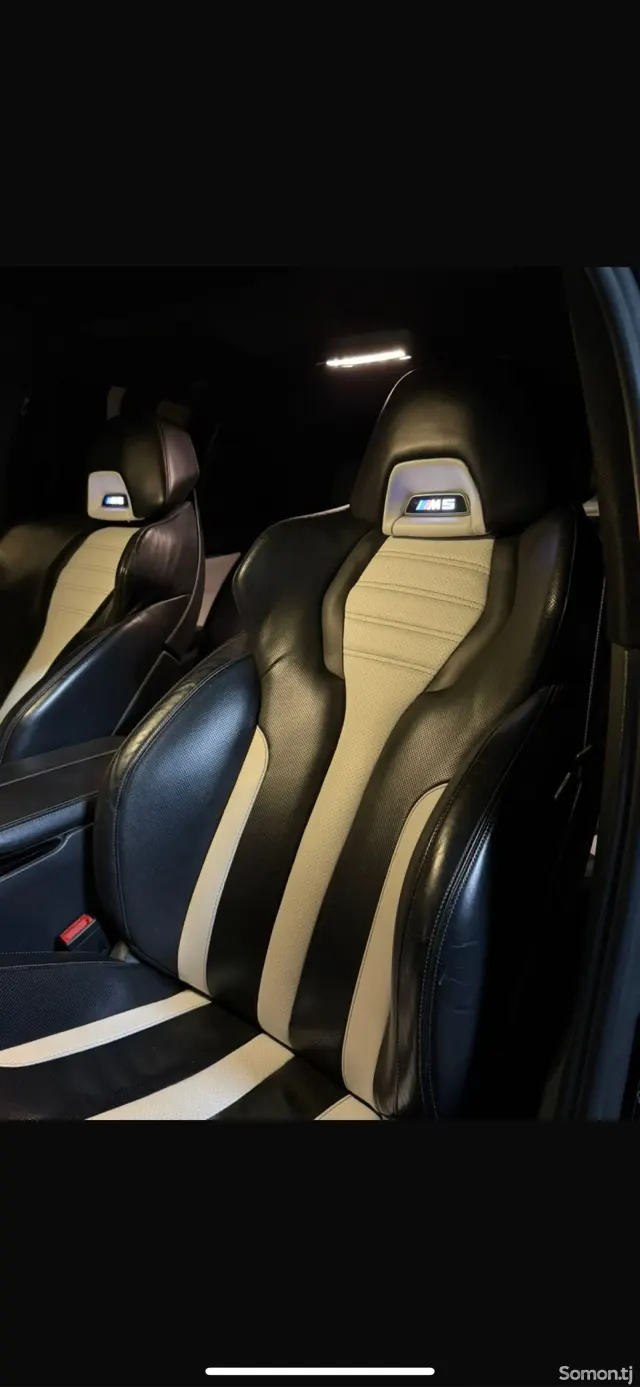 BMW M5 2018 · 4.4 AT
