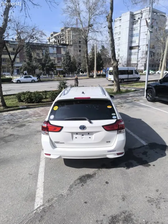 Toyota Fielder 2015 · 1.5 AT
