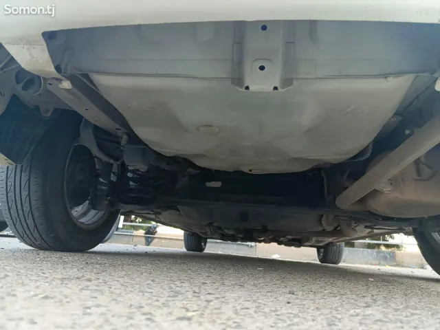 Toyota Yaris 2006 · 1.3 CVT