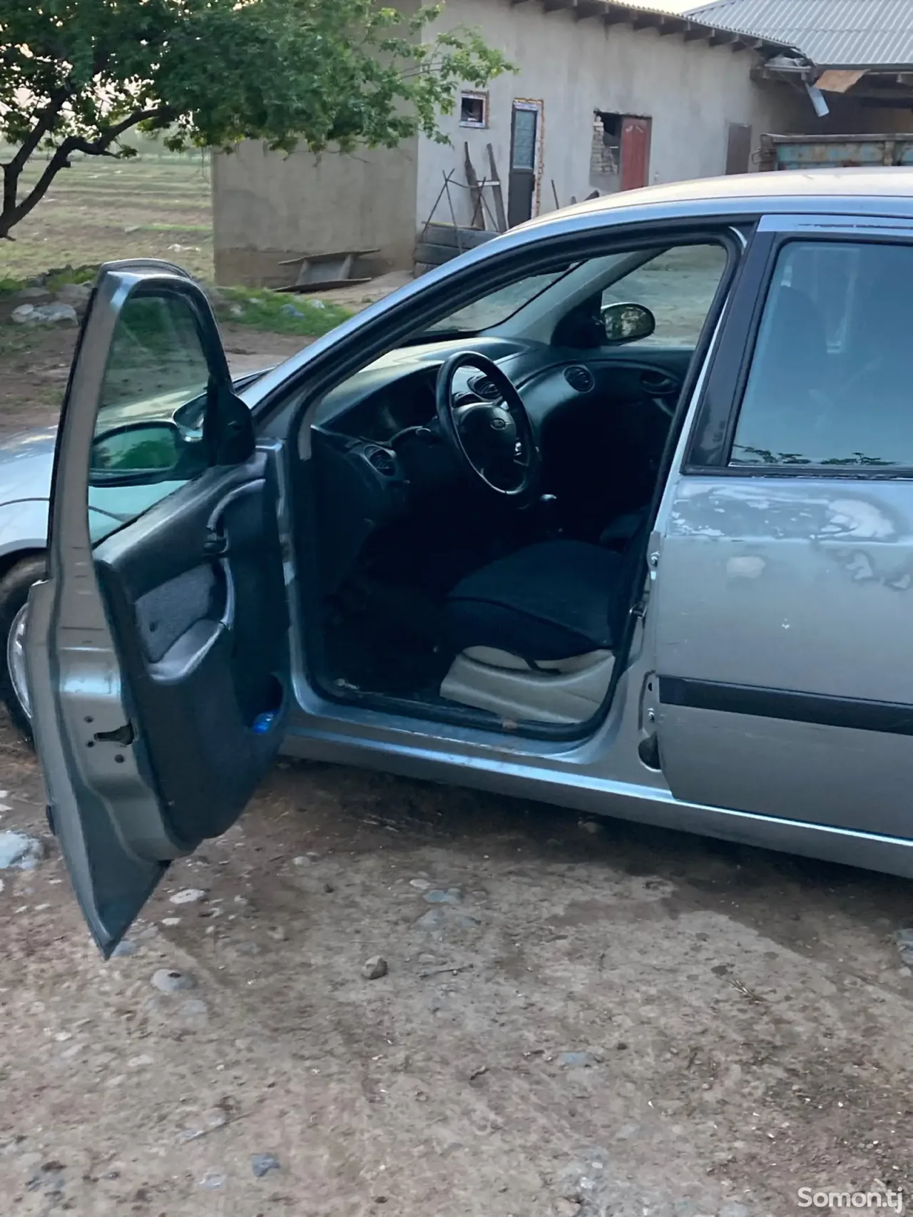 Ford Focus 2003 · MT