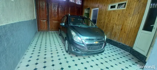 Chevrolet Spark 2015 · 1.6 AT