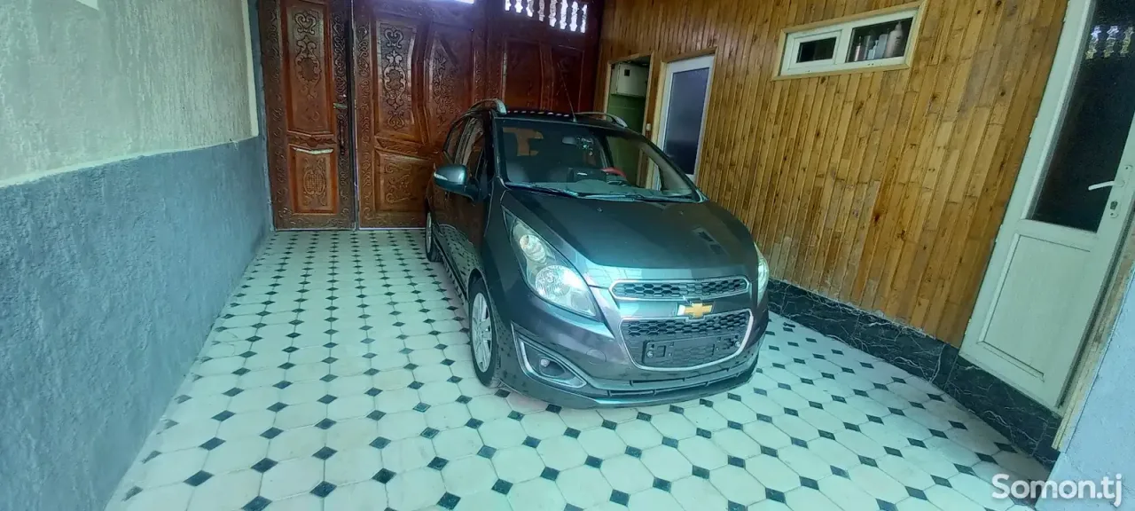 Chevrolet Spark 2015 · 1.6 AT