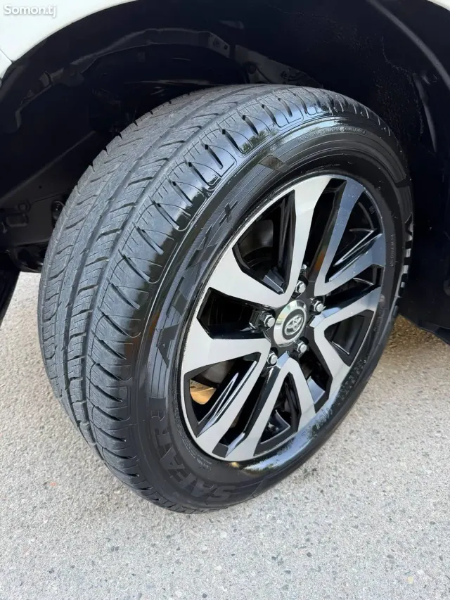 Toyota Land Cruiser 2019 · 4.6 AT