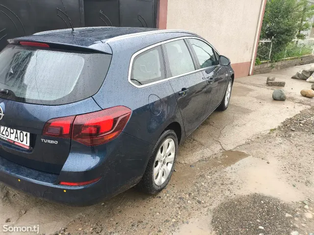 Opel Astra J 2012 · 1.4 MT