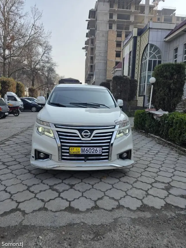 Nissan Elgrand 2015 · 2.5 AT