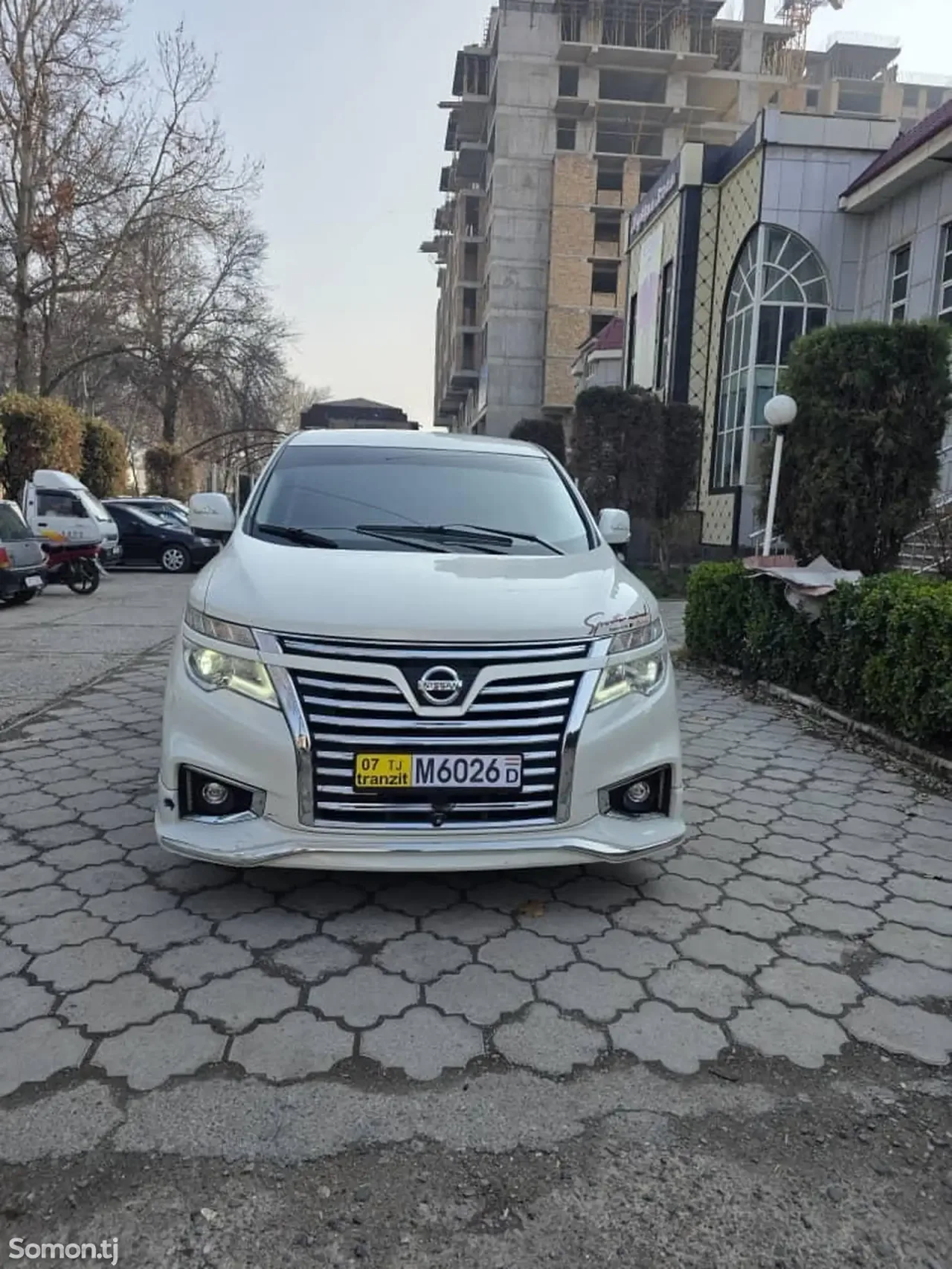 Nissan Elgrand 2015 · 2.5 AT