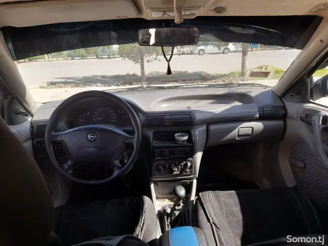 Opel Astra F 1993 · 1.6 MT