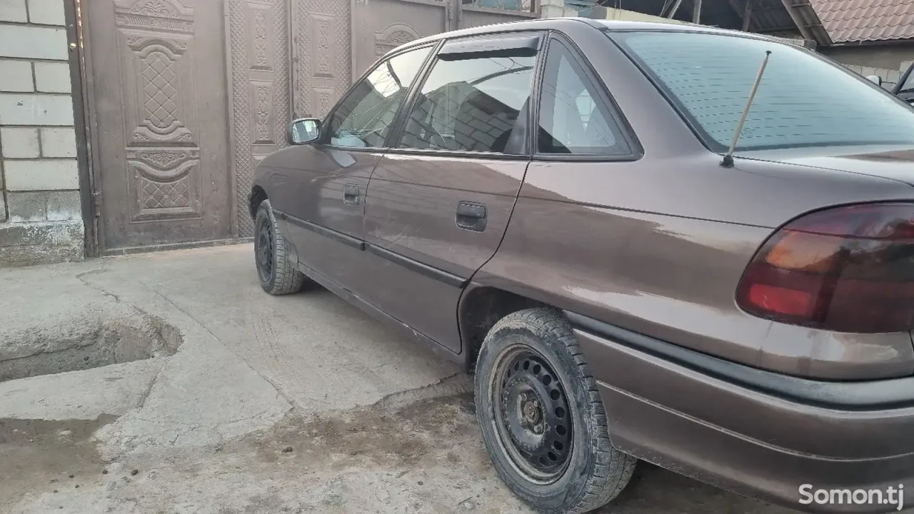 Opel Astra F 1998 · 1.6 MT