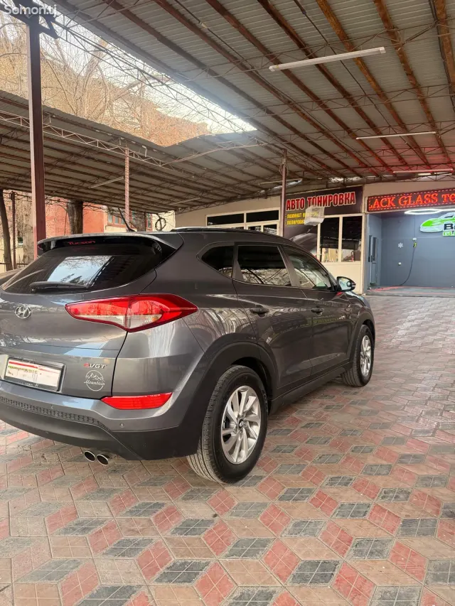 Hyundai Tucson 2015 · 1.7 AT
