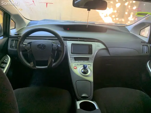 Toyota Prius 2014 · 1.8 AT