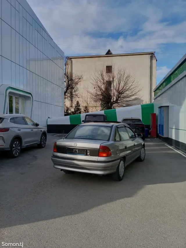 Opel Astra F 1996 · 1.6 MT