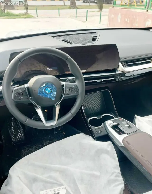 BMW iX 2025 · AT