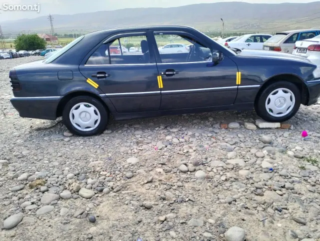 Mercedes-Benz C class 1995 · 1.8 MT