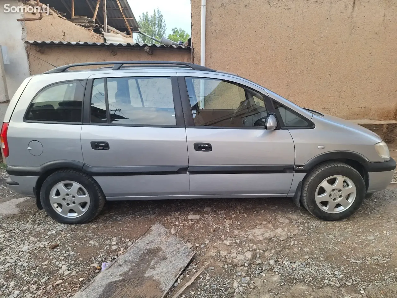 Opel Zafira 1999 · 1.8 MT