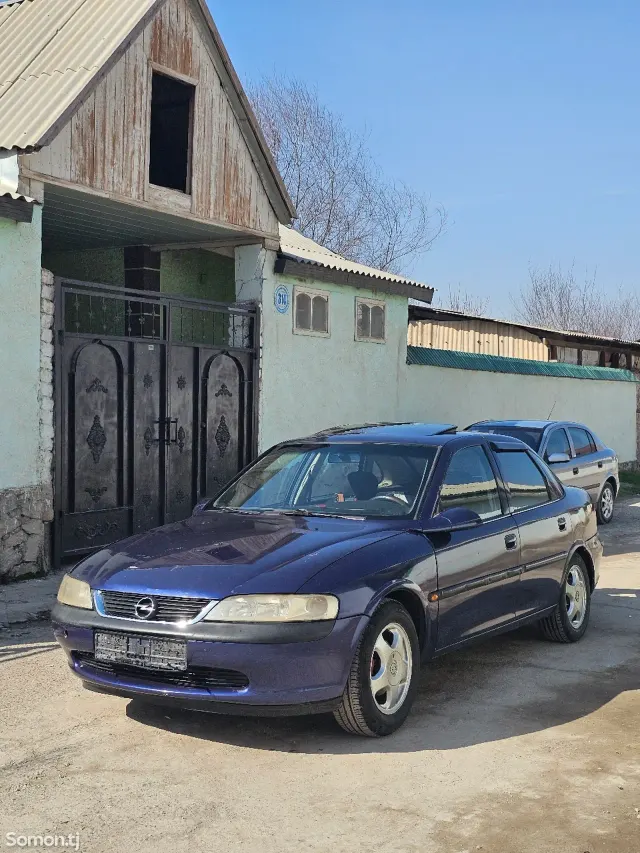 Opel Vectra B 1995 · 1.6 MT