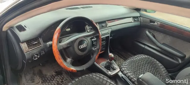 Audi A6 2001 · 2.4 MT