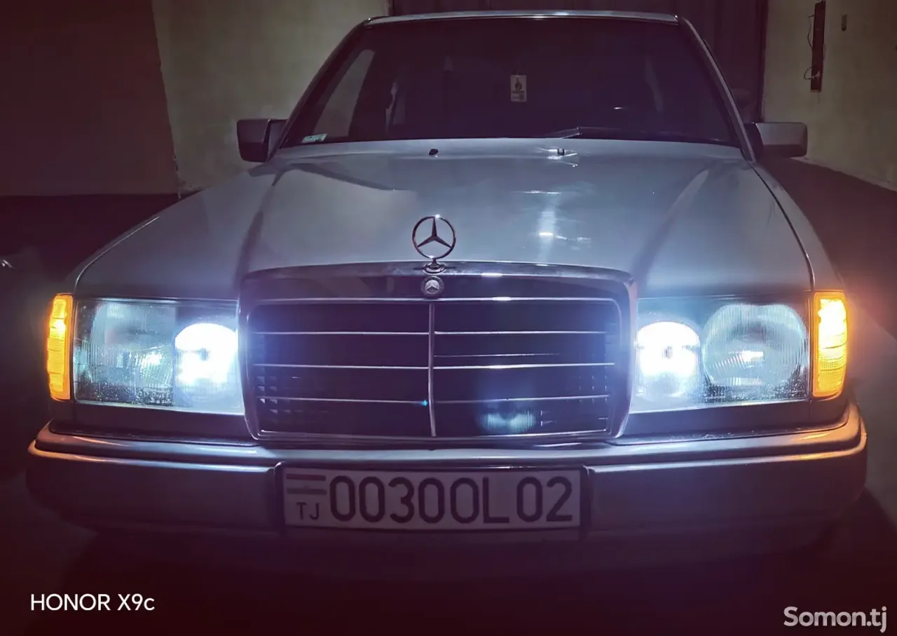 Mercedes-Benz W124 1992 · 2.5 MT