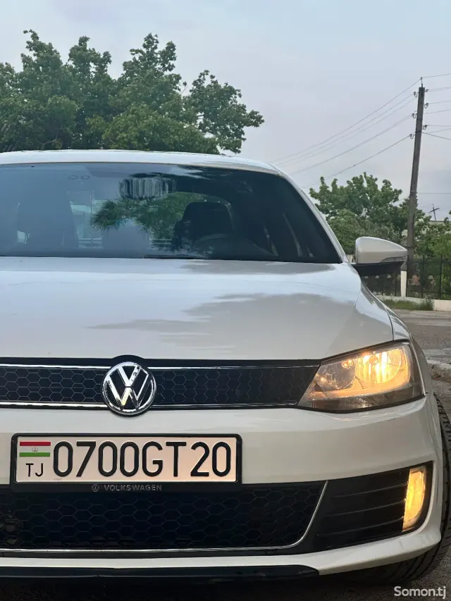 Volkswagen Jetta 2012 · 2.0 AT