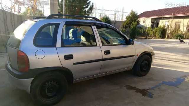 Opel Corsa 1998 · 1.6 AT