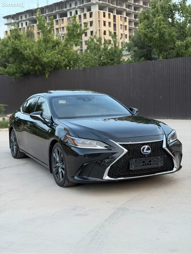 Lexus ES series 2020 · 2.5 AT