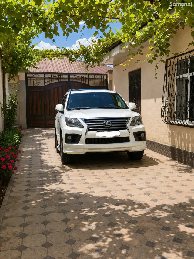 Lexus LX series 2014 · 5.7 AT
