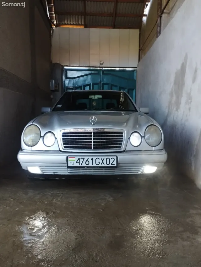 Mercedes-Benz E class 1997 · 2.2 MT