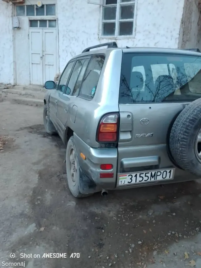 Toyota RAV 4 1999 · 2.4 MT