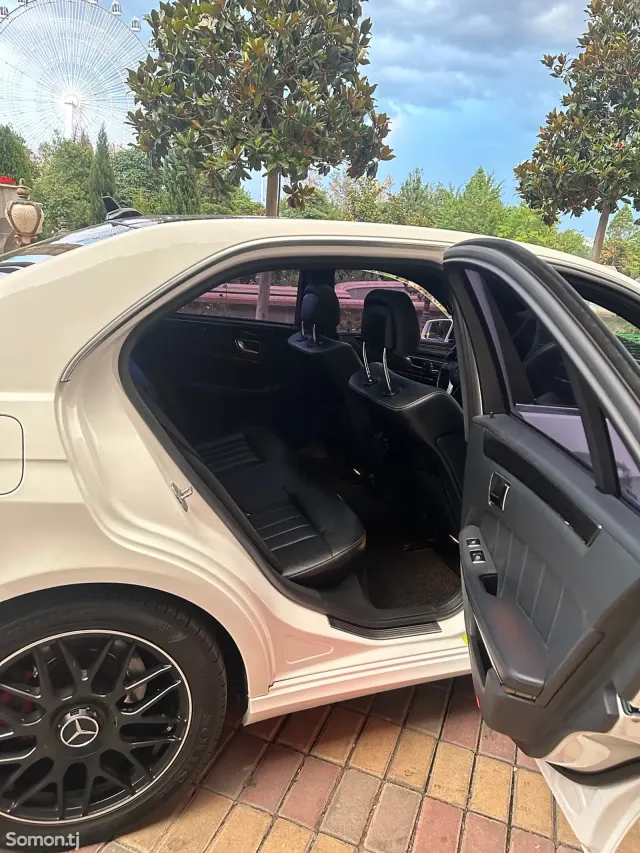 Mercedes-Benz E class 2015 · 2.2 AT