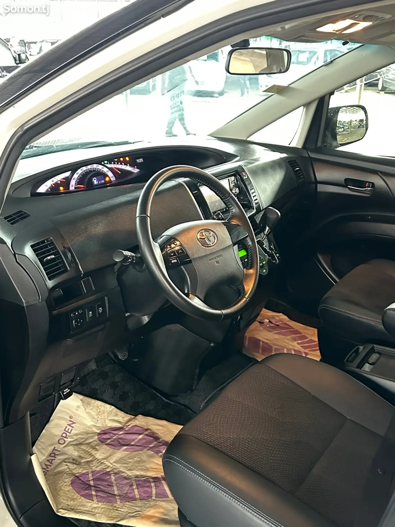 Toyota Estima 2016 · 2.4 AT