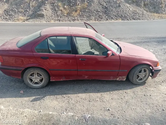 BMW 3 series 1995 · 1.8 MT