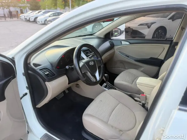 Hyundai Verna 2014 · 1.4 AT