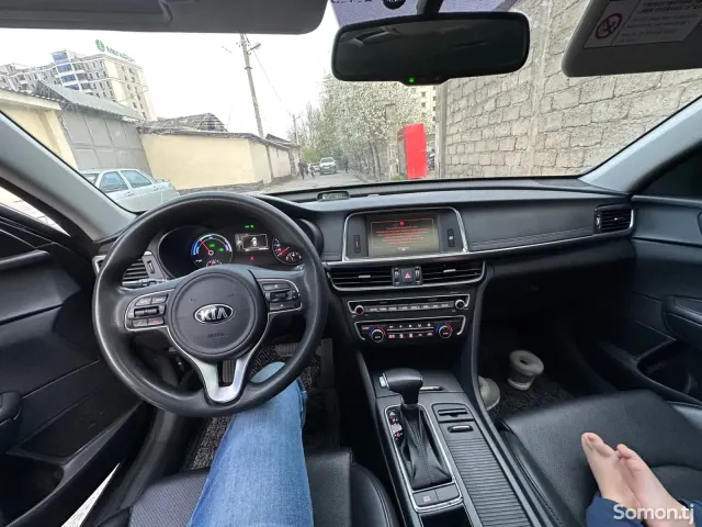 Kia K5 2018 · 2.0 AT