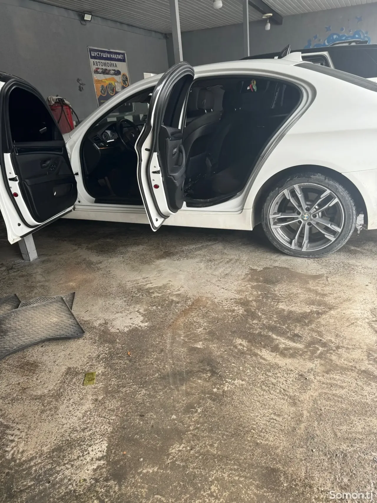 BMW 5 series 2011 · 2.0 AT