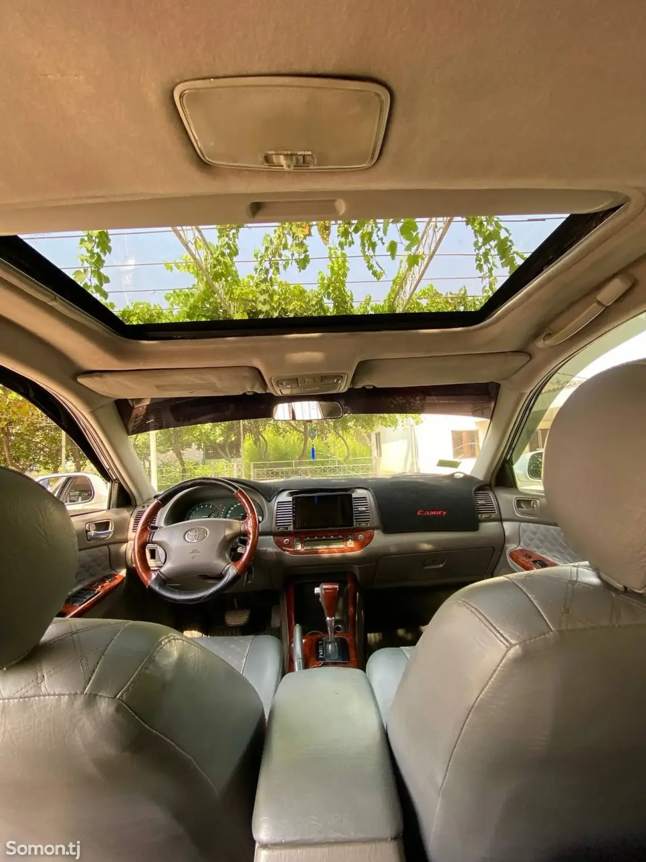 Toyota Camry 2004 · 2.4 AT