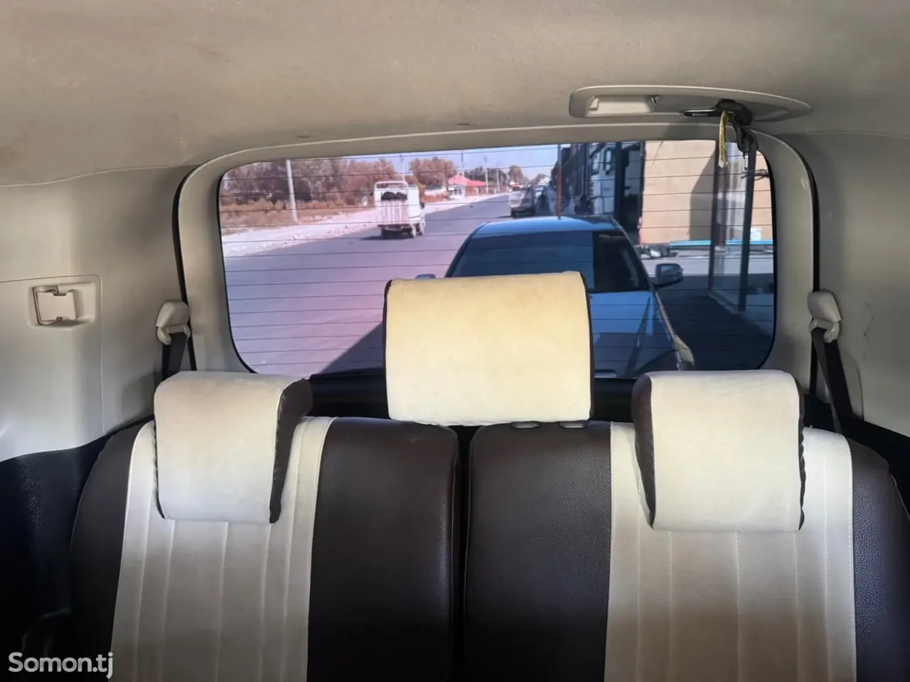 Toyota Voxy 2010 · 2.0 AT