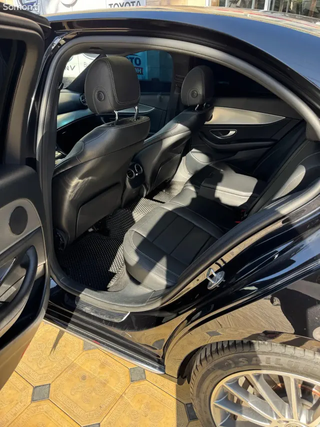 Mercedes-Benz E class 2018 · 2.2 AT