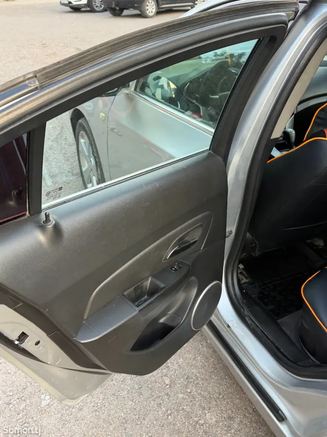 Chevrolet Cruze 2011 · 1.6 AT