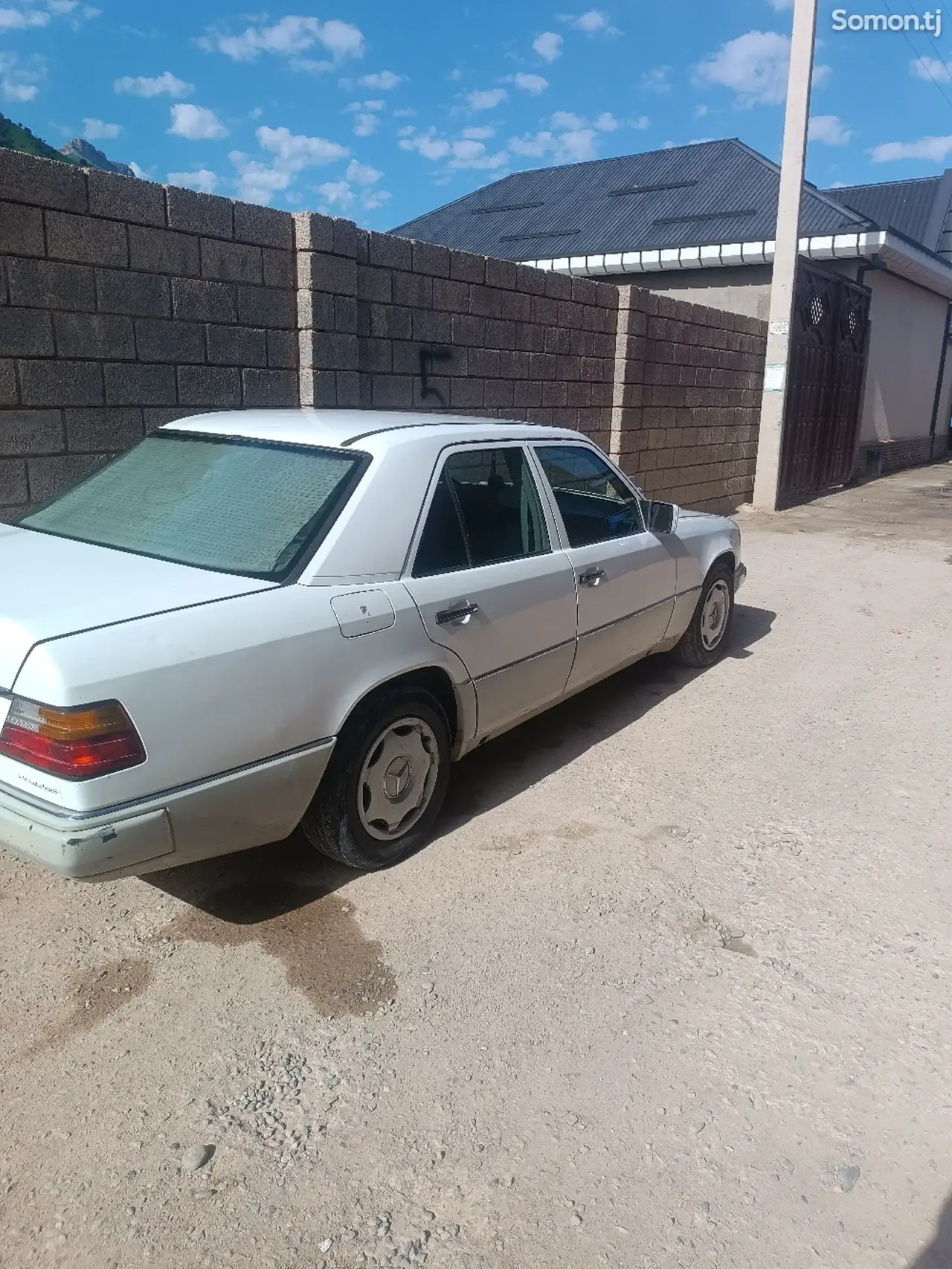 Mercedes-Benz W124 1992 · 2.0 MT
