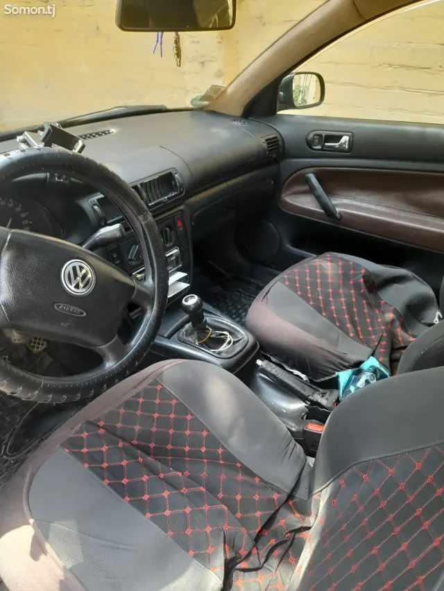 Volkswagen Passat 1997 · 1.6 MT