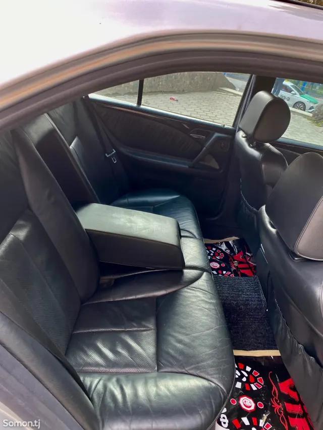 Mercedes-Benz E class 1998 · 2.3 MT